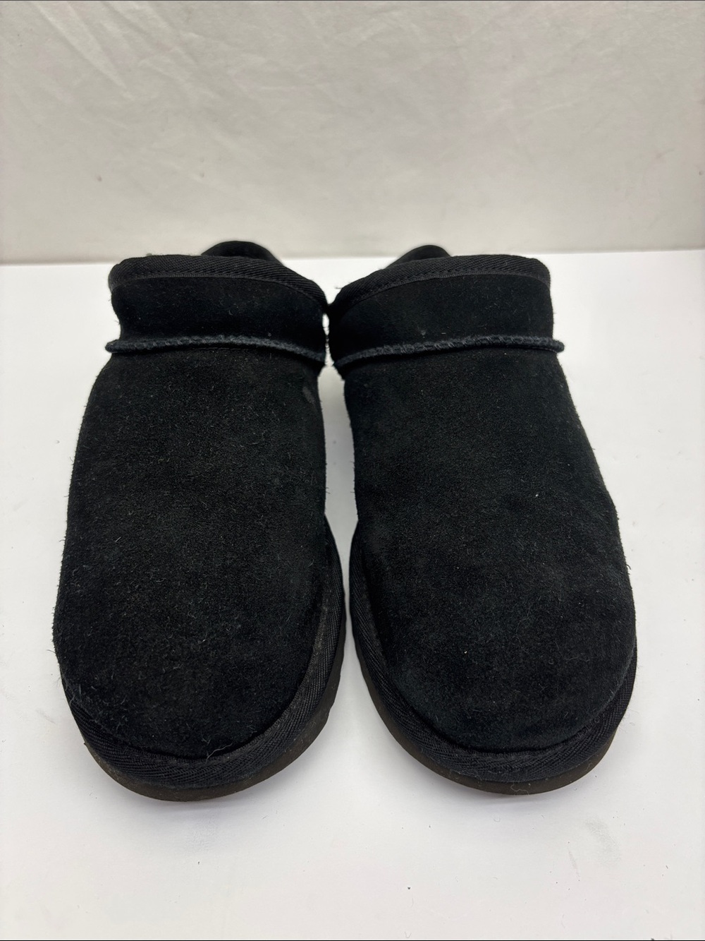 UGG mini classic slip on slippers, SZ 8, box 76
